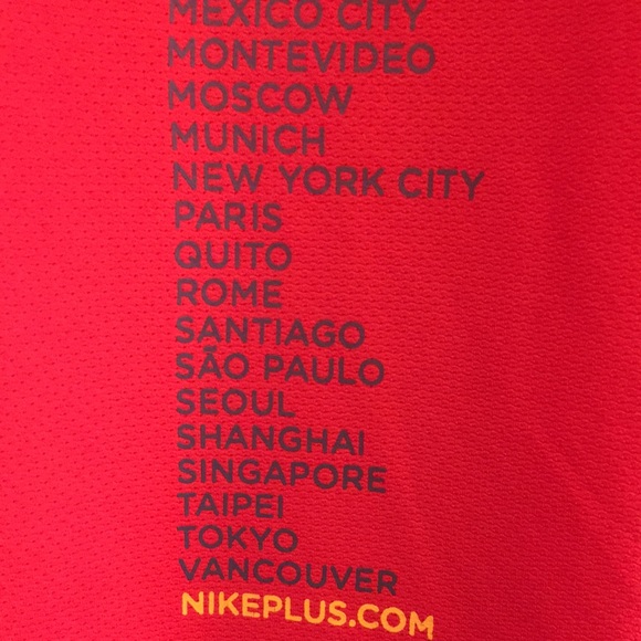 Nike The Human Race FitDry Breathable Red T-Shirt size Medium - Picture 8 of 15